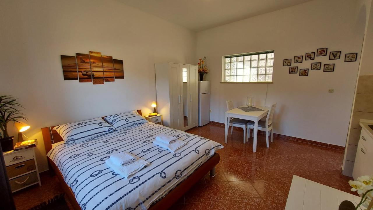 Soline Ada Apartment Pjescana Uvala Bagian luar foto