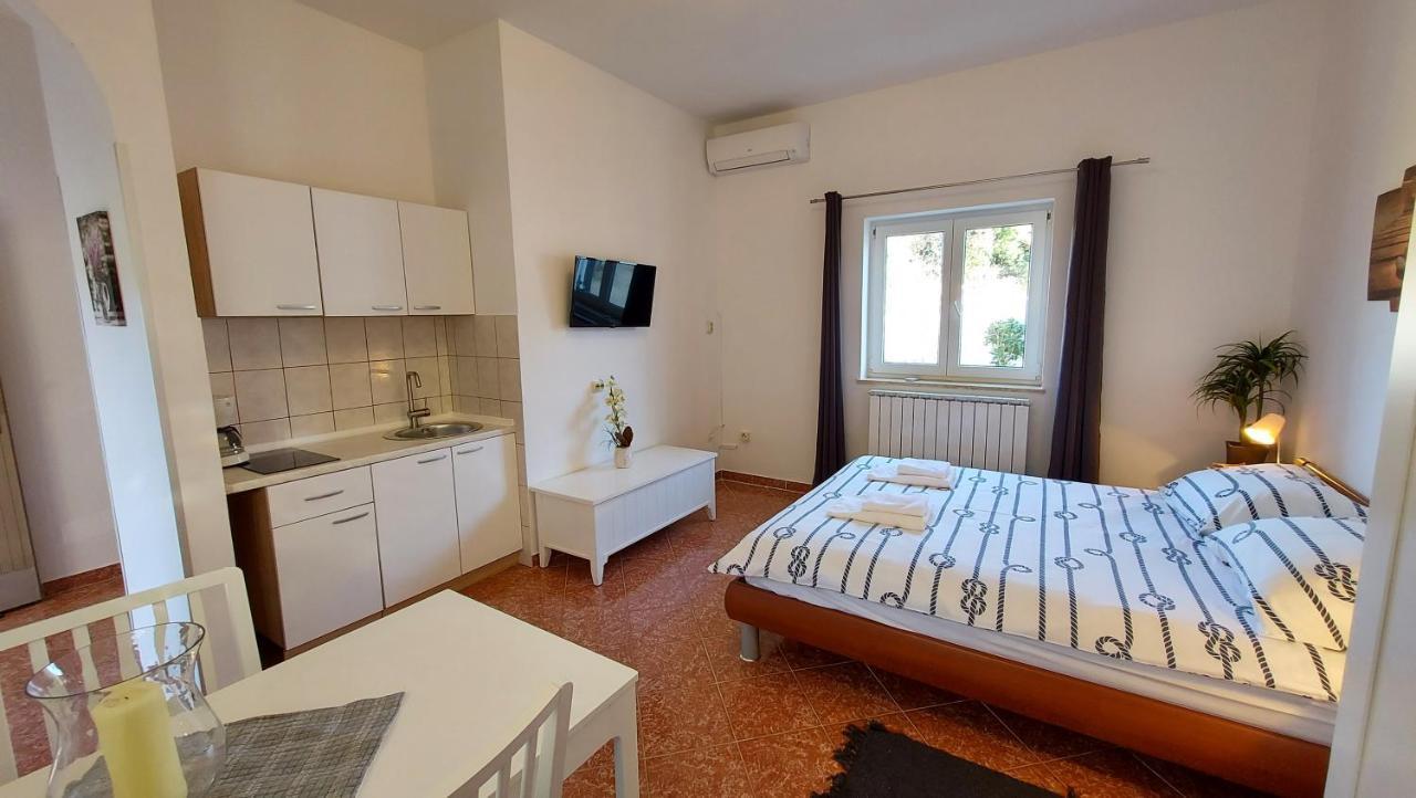 Soline Ada Apartment Pjescana Uvala Bagian luar foto