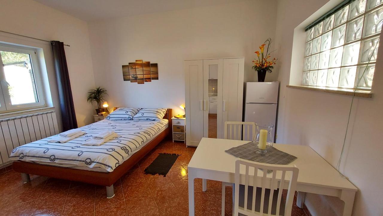 Soline Ada Apartment Pjescana Uvala Bagian luar foto