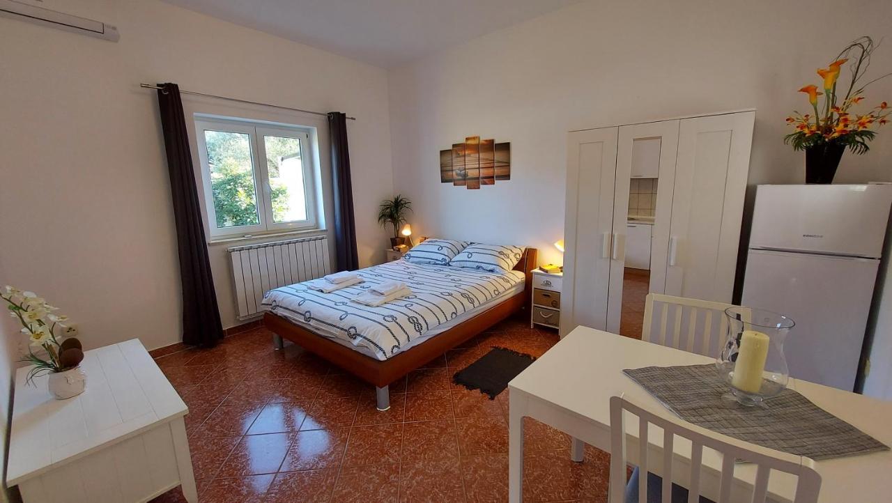 Soline Ada Apartment Pjescana Uvala Bagian luar foto