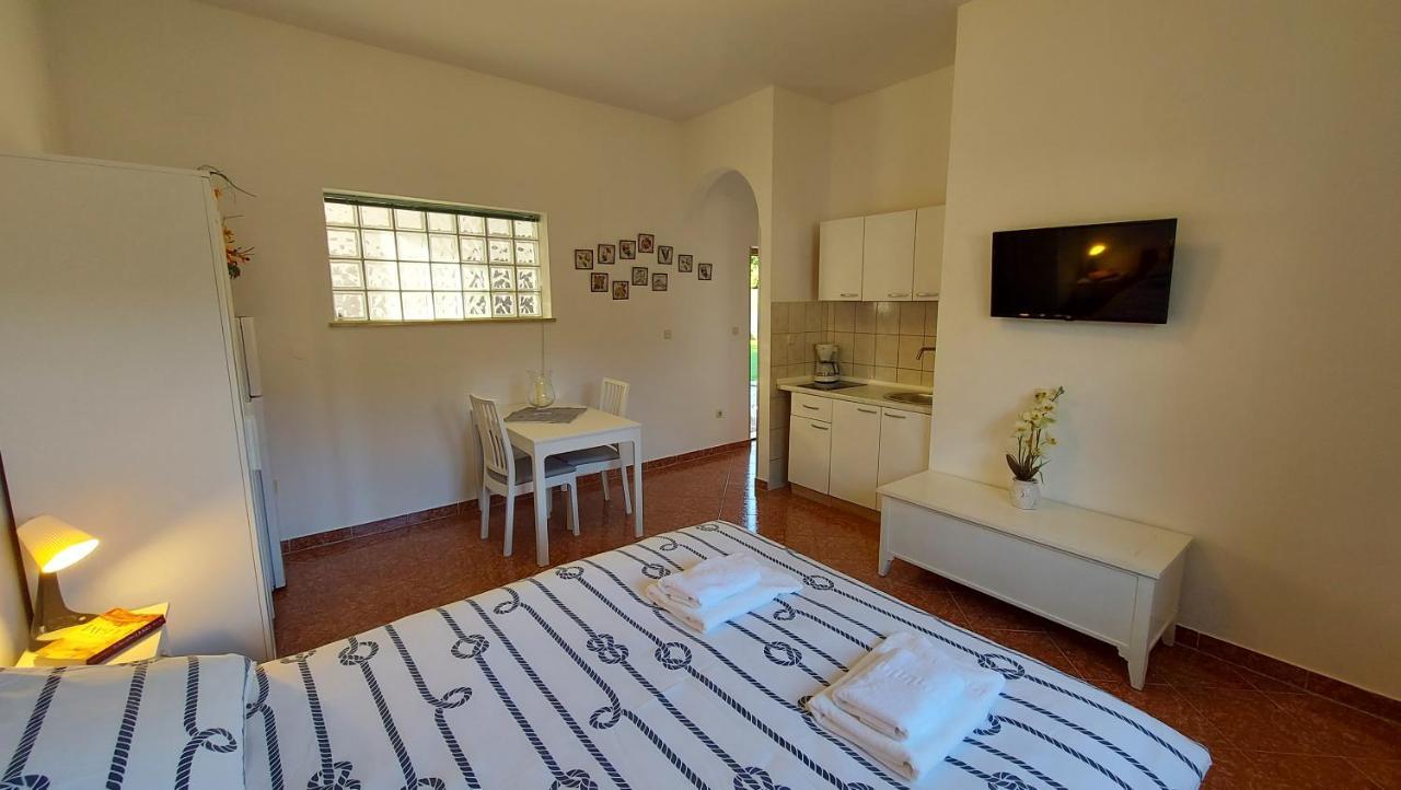 Soline Ada Apartment Pjescana Uvala Bagian luar foto