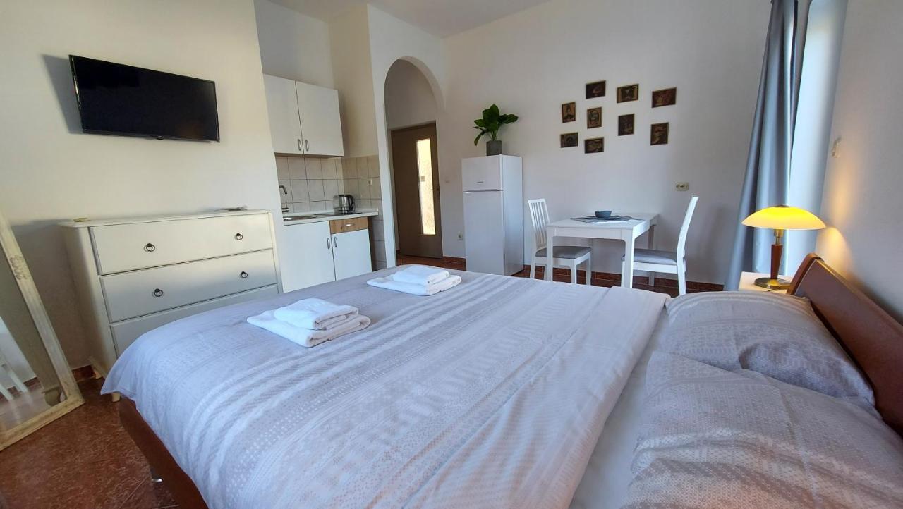 Soline Ada Apartment Pjescana Uvala Bagian luar foto